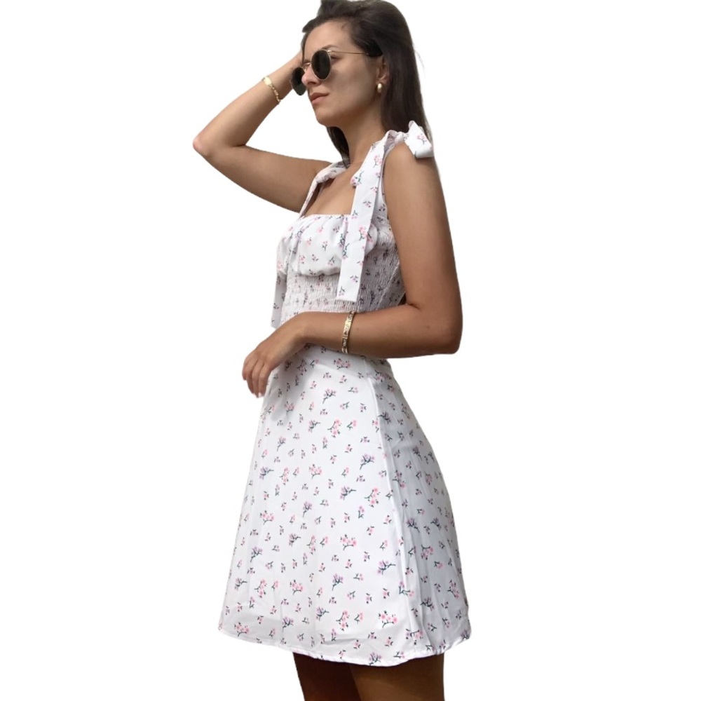 White floral sun dress scrunch middle bow tie straps size small